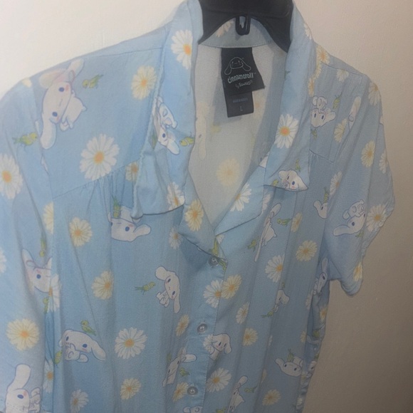 Hot Topic Cinnamonroll flower tie front Light Blue Floral Button Down Shirt - Picture 5 of 9